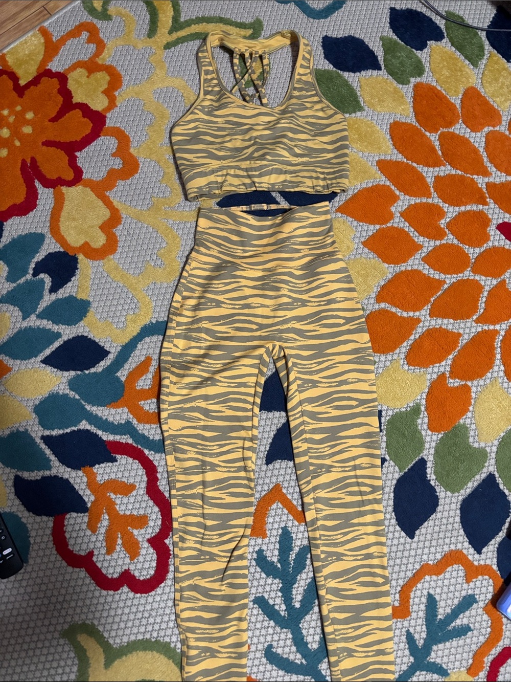 Bombshell Sportswear workout Set small, medium
Yellow green zebra stripes